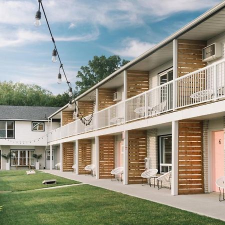 The June Motel, Prince Edward County Picton Exterior photo